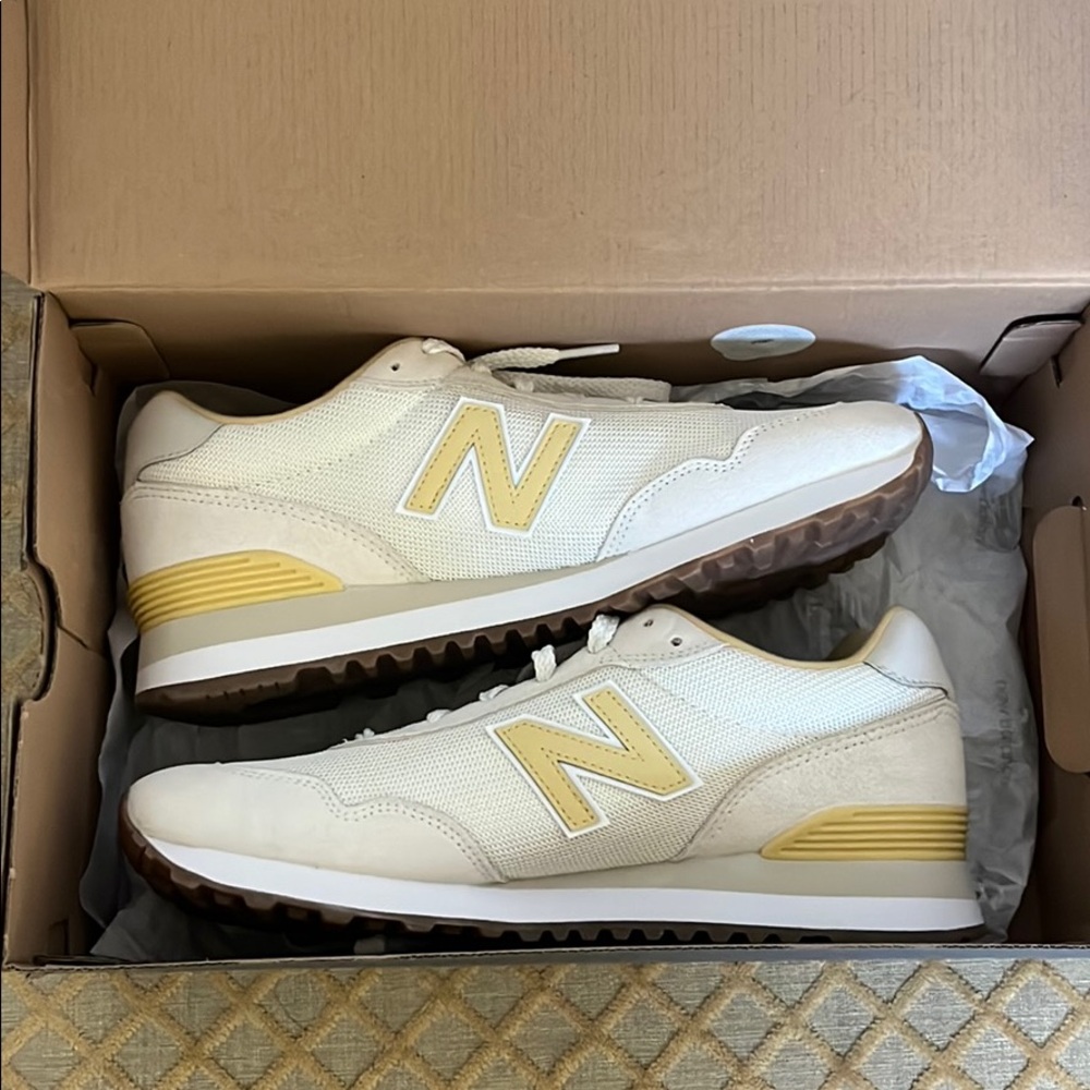 New balance 574 sneakers with yellow